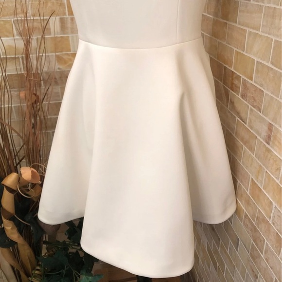 ❌SOLD❌Keepsake The Label} White Aline Cocktail dress - Picture 6 of 7